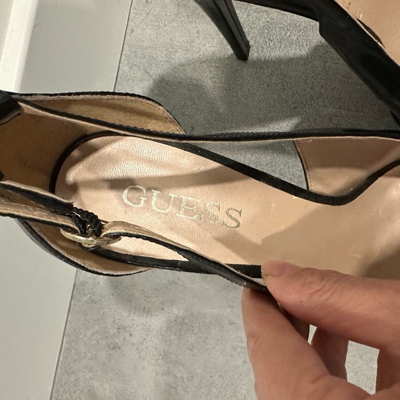 Guess - Picture 2 of 6